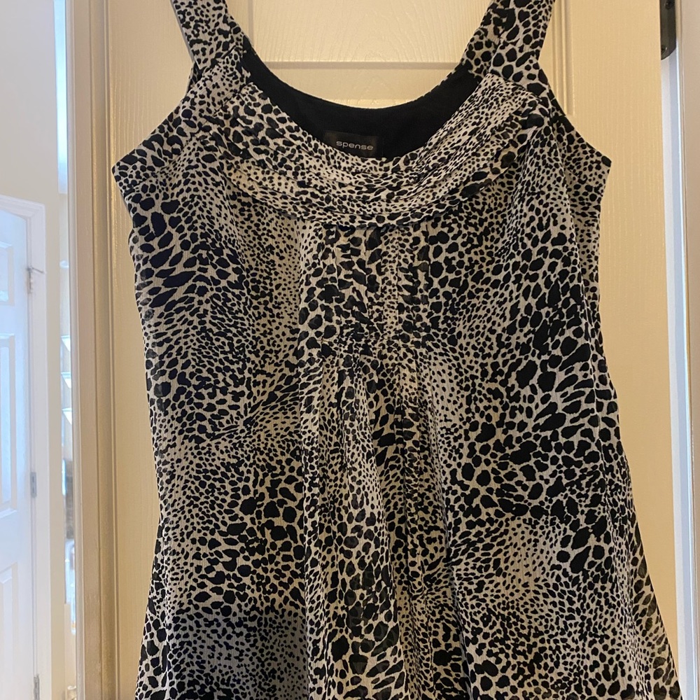 Adorable leopard print lined top